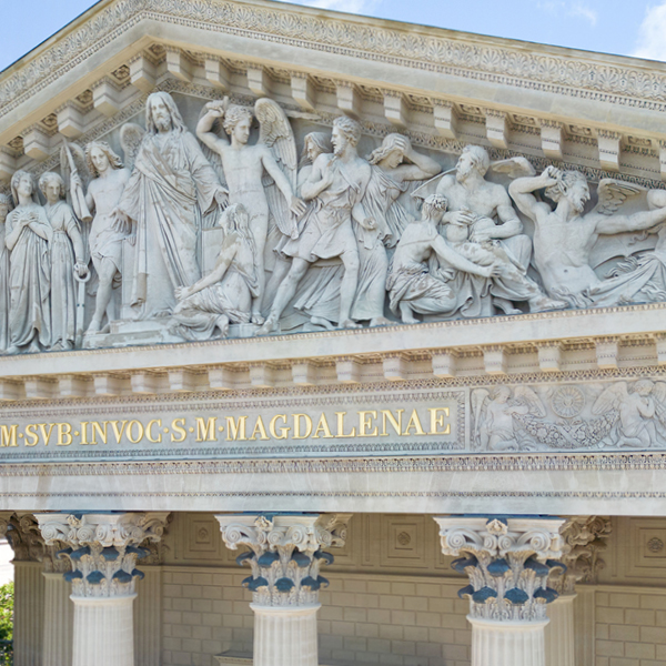 restauration des détails architecturaux de la frise et du pronaos de la Madeleine