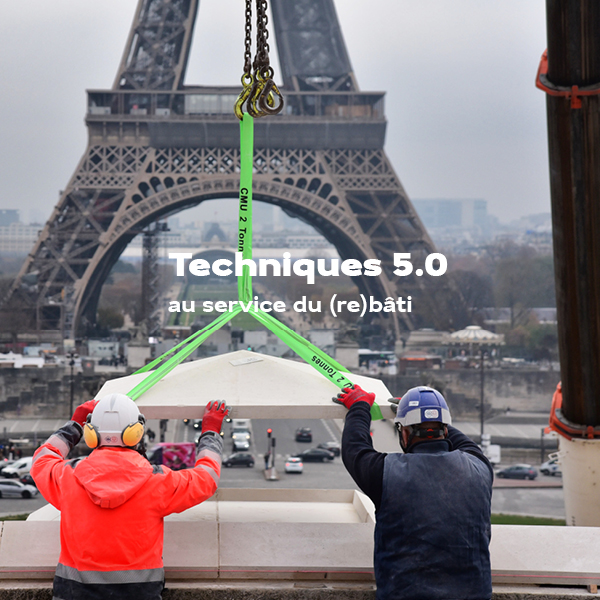 héliportage pour l'acheminement des tailles de pierre au Trocadéro