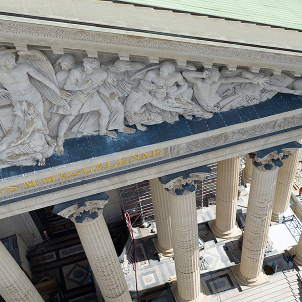 vue de dessus des colonnes corinthiennes de la Madeleine