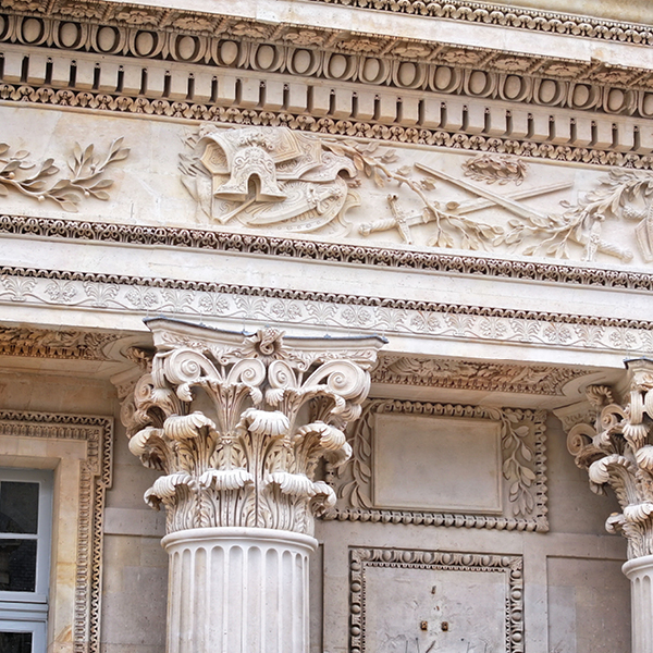 restauration des colonnes et détails au château d'ecouen
